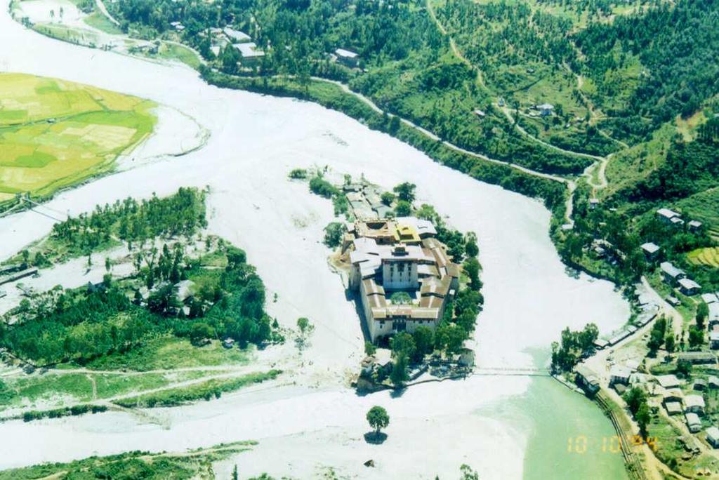 Glacial Lake Outburst Flood Hazards in Himalaya Pho Chu original course Punakha Dzong Pho Chu diverted during 1994