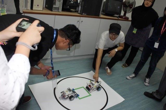 At the end of the day, your ability of designing the robot will be challenged in a competition. Naturally, the best will be rewarded. TIME VENUE ACTIVITY 09.00-10.