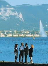 Švicarska COLLEGE DU LEMAN Engleski, francuski, njemački ili španjolski Od 8 do 18 godina Geneva je grad domaćin mnogim međunarodnim organizacijama, a poznata je po prekrasnom jezeru i jedinstvenim