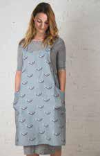 Width: 100cm Length from top of bib: 80cm 100% soft linen Two deep pockets Cross over straps for comfort Soft Grey