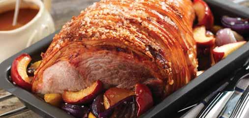 AGA BAKING & ROASTING ESSENTIALS Designed to fi t directly onto the AGA oven runners, this selection of roasting tins and baking trays is ideal for roasting meat, vegetables and for tray bakes.