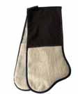 Conforms to BS 6526: 1998 DARK BLUE GREEN BLACK W1243DBL W1243BRG W1243BLK TRADITIONAL DOUBLE OVEN GLOVE Entirely impermeable steam and grease barrier Pliable Flexible