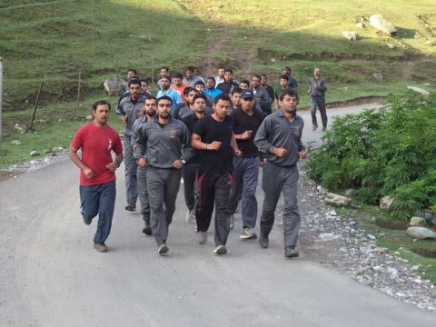Since the location of the training Camp Sonamarg was at approx 9000 ft, initial period was utilized to achieve Physical fitness and mental robustness. Acclimatization marches of 1.
