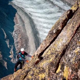 This course tackles a mixture of famous snow, rock, ice and mixed routes to AD+ or D grade, such as Dent du Geant, the Rochefort Arête, or the Chere Couloir.