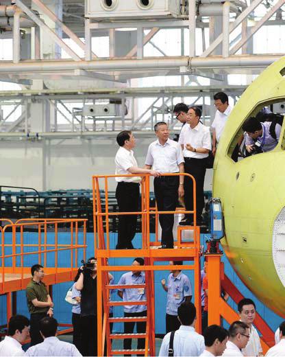 Delays have plagued the indigenous C919 Comac C919 he Chinese contender for the market currently shared by the Airbus A320 and T 737 is said to be on schedule for a first flight in 2015, but little