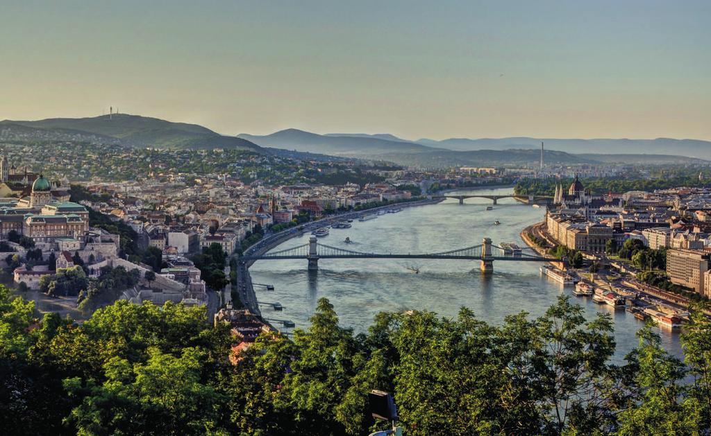 Social program sightseeing tour by bus. We d like to show Budapest s most wonderful and breathtaking sights.