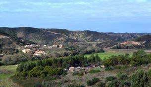 Starting in Alcoutim on the bank of the Guadiana River, the route crosses the serene