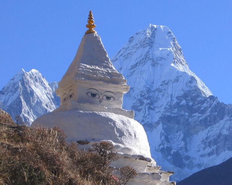 EVEREST HIGHLIGHTS Chorten en-route to Thyangboche, Ama Dablam in background Ann Foulkes, trekmountains Land-only duration: 11 days