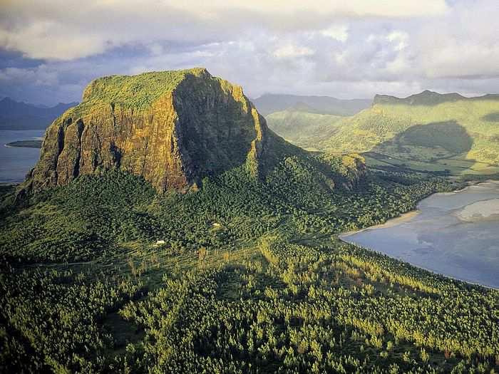 MAURITIUS ATTRACTIONS