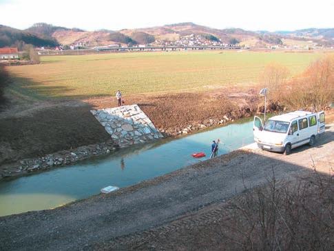 Sklepne misli Ekstremne hidrološke razmere, ki so se v Sloveniji v zadnjih dveh letih pojavile ob hudourniških poplavah leta 2007 in ob božični povodnji leta 2009, potrjujejo scenarije o vplivu