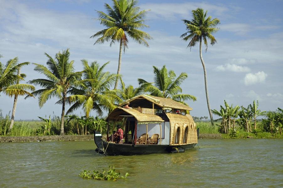 DAY 11: KUMARAKOM With another day to enjoy the tranquil pleasures of the lake, you have a number of options available today, from village visits and canoe making, to climbing the coconut trees and