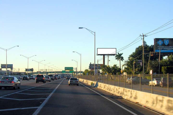 323 Display Dimensions: 14' x 48' Zip: 33016 Facing: N 18+ yrs 837,442 915,491 This bulletin targets southbound morning commuter traffic on the Palmetto