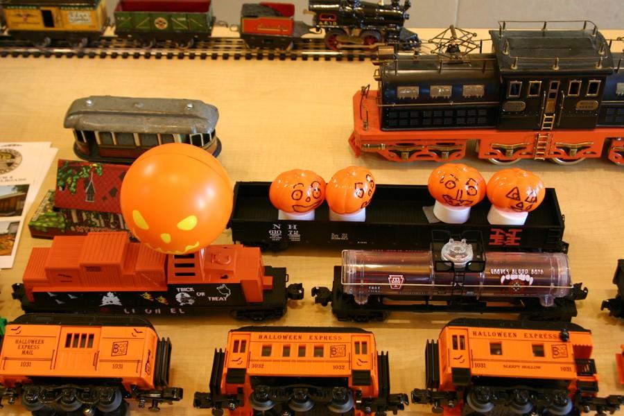 Halloween-themed cars (see the #RIP 1031 boxcar
