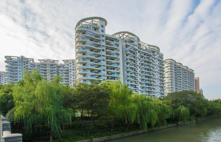 2m) 97% of the units sold have been handed over Completed 2 blocks/ 192 units 99% sold with ASP of RMB10.