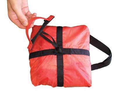 non-steerable rescue parachutes): Use a karabiner with a screw collar and a breaking strength of at least 2400 kg.