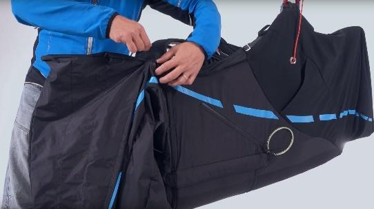 2.2.5- Back storage pocket To access the rear pocket, you must first fully open the zipper on the rear