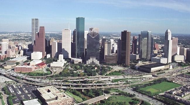 Downtown Freeways 127 The Houston skyline, September 2002: The downtown Houston building boom came to an end in 1986 with the collapse of Houston s energy economy.