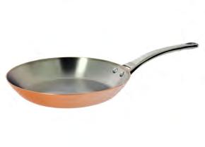 heat convection and is easy to clean. Oval fish frypan L. 32 cm - handle on the short axis Code Désignation Lcm Wcm Hcm Th.