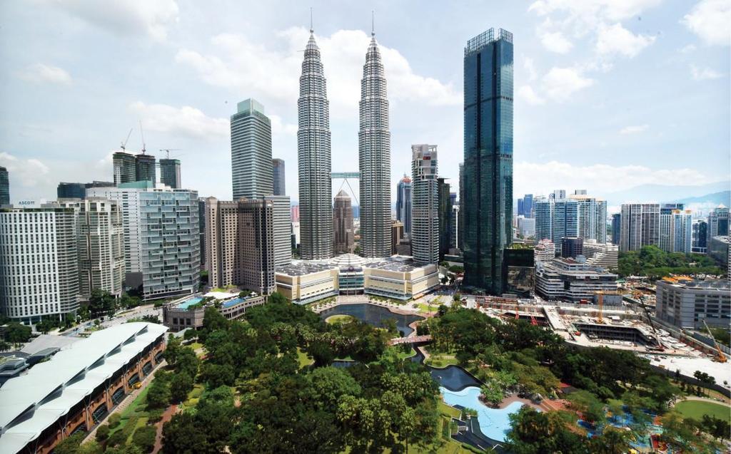 my) Situated right at the doorsteps of Suria KLCC shopping centre and the world-famous Petronas Twin Towers, the 60-acre KLCC Park or Taman