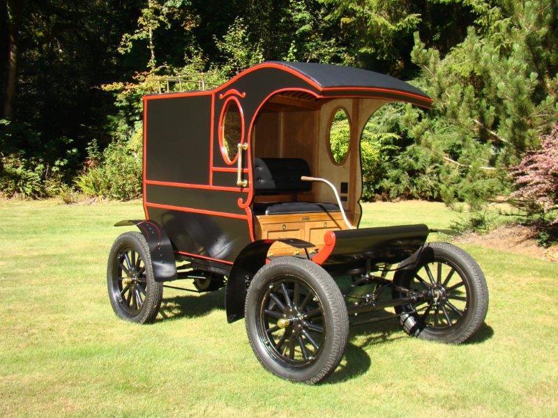 I had just met Earl Brown another local builder here in Washington State, he had made a very nice 1906 Ford carriage.