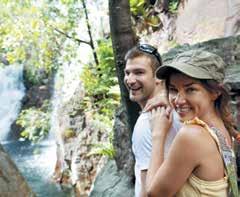 The Top End DARWIN SIGHTSEEING B U Y BUY NOW - BOOK LATER N O W L AT E R - B O O K Litchfield Safari Spend a fun day exploring Litchfield National Park in a small group seeing a landscape that has