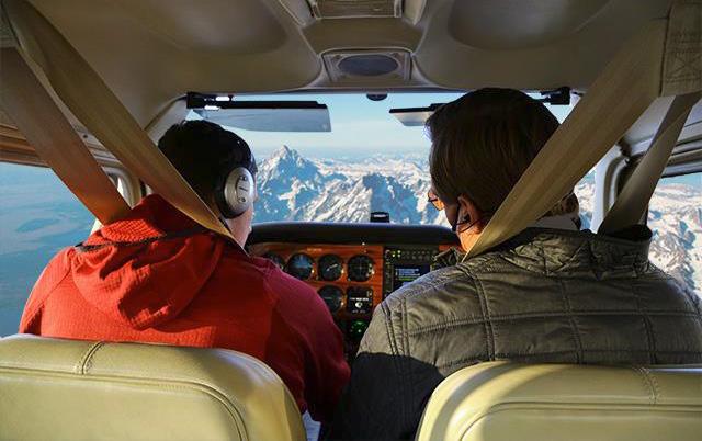 EXPLORING BY AIR SCENIC FLIGHT OVER THE TETONS ALL YEAR Fly over the beautiful Snake River before crossing over the Tetons to soar along the tallest peaks in the range.