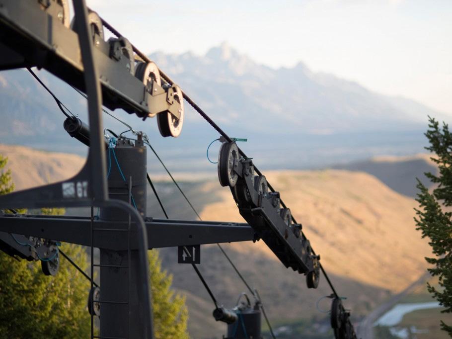 EXPLORING BY FOOT SNOW KING SCENIC CHAIRLIFT LATE MAY SEPTEMBER A ride up Snow King Mountain allows you to enjoy one of the best views of the Teton Valley.