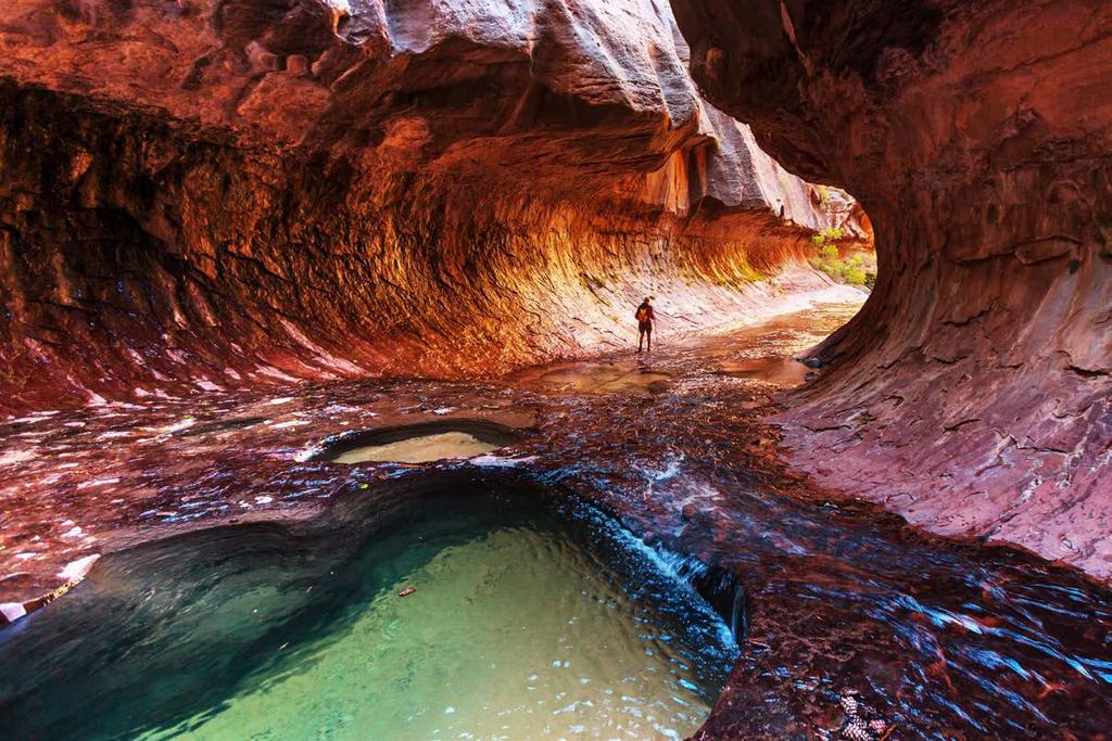 Zion Canyon National Park Page, Arizona, to Zion Canyon National Park, Utah Zion National Park is famous for its steep red cliffs, canyons and towering rock formations as well as cascading waterfalls
