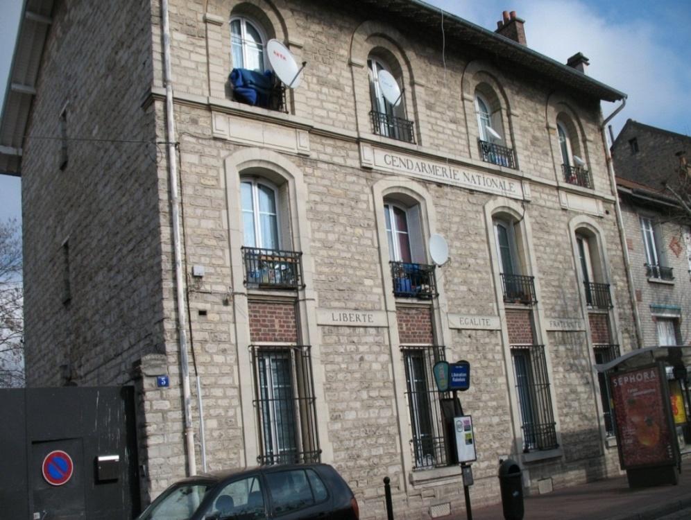 Example of housing and inclusion Former police building of Saint-Maur des Fossés The project has been led by the County Council of Valde-Marne Since 2004, 20 families find housing
