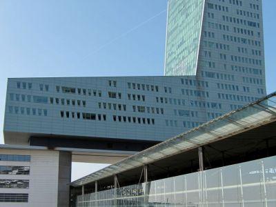 city s second tallest tower after Tour de Lille. This modern commercial architecture with a glass façade was designed by architects Jean-Claude Burdèse and Claude Vasconi.