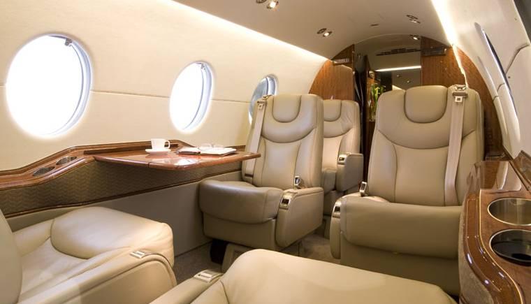 Hawker 400XPR Interior / Exterior Options Hawker Beechcraft Services offers a number of interior options.