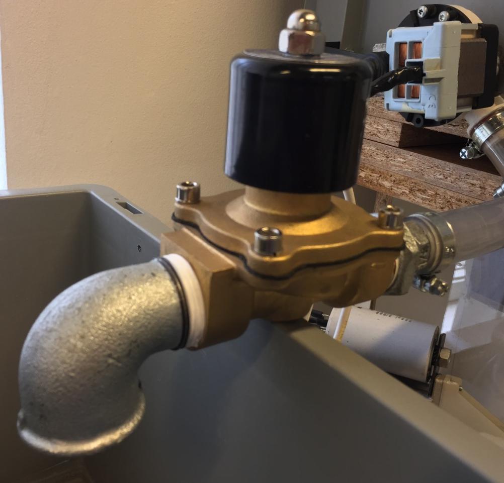 2.4 Elektromagnetski ventil Ventil se zajedno sa pumpom 2 koristi za ispuštanje