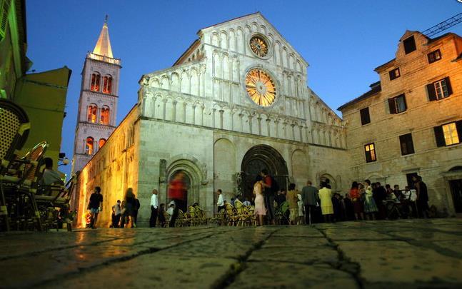 ITINERARY Day 1 (Sunday) Barding in Zadar Check-in n bard starts between 2 and 2.30 pm. At abut 4.30 pm, yur guide will take yu n an extended strll thrugh the narrw streets f the lively Old Twn.