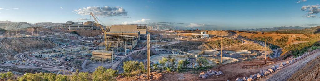 DIVISIÓN INFORME ANUAL 2015 22 23 Panoramic view of progress on construction at Buenavista del Cobre, Sonora, Mexico.