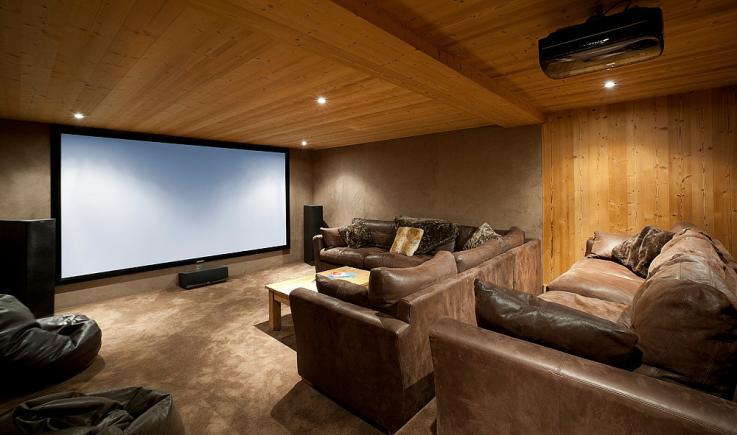 Surround sound systems in Amazon Creek lounge area and spa Each bedroom is equipped with a plasma screen, DVD