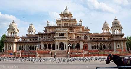 it is located near City Palace and Hawa Mahal of Jaipur, the monument features masonry, stone and brass instruments that were built using astronomy and instrument design principles of ancient Hindu