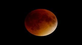 Unique lunar eclipse after 150 years The first lunar eclipse of 2018 appeared on January 31. This event is so special that this time the lunar eclipse was seen in three colors.