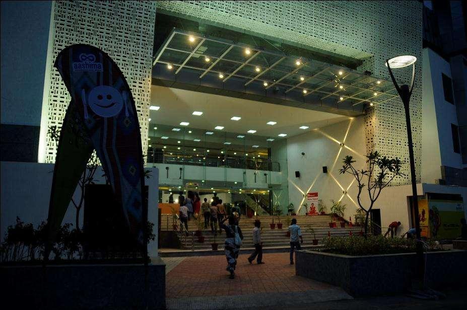 Reliance Mart Cinepolis Reliance Trends DLF Ave.Nue Food Court 55,000 Sq. ft 7 screens 18,000 Sq. ft 9,000 Sq.