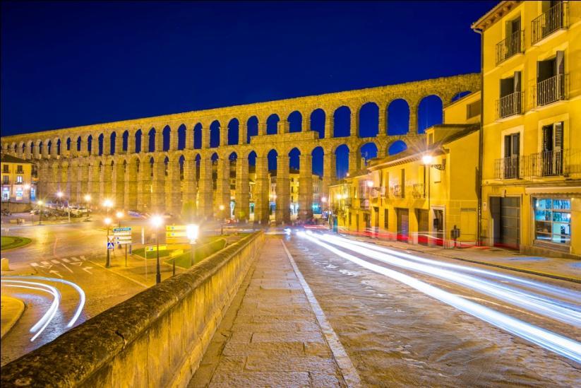 OPTION 2 - SEGOVIA: In less than an hour we will get to Segovia. The city where we can find the most important Roman engineering in Spain, the aqueduct.