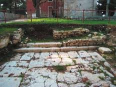 Istarska županija, HAG 3/2006 sjeverozapadnog ugla foruma potvrđene su pretpostavke o njegovu kvadratnom obliku, sa stranicama nešto kraćima od 44 m (tj. 150x150 rimskih stopa).