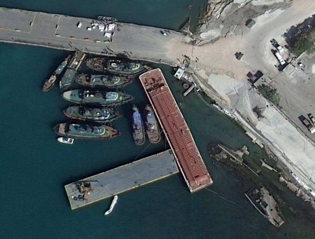 The next image, taken by satellite on January 25, 2010, depicts this same grouping of tugs up close.