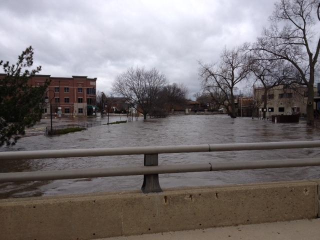 25 foot rise in 4 hrs Bridges: Eagle St Closed 4 pm Washington St Closed 6 pm Washington St Opened 7 pm