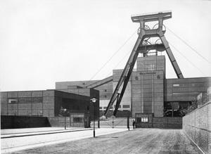 In 1986, a chapter in the history of Zollverein came to an end: the last miners descended down the shaft for a final shift.