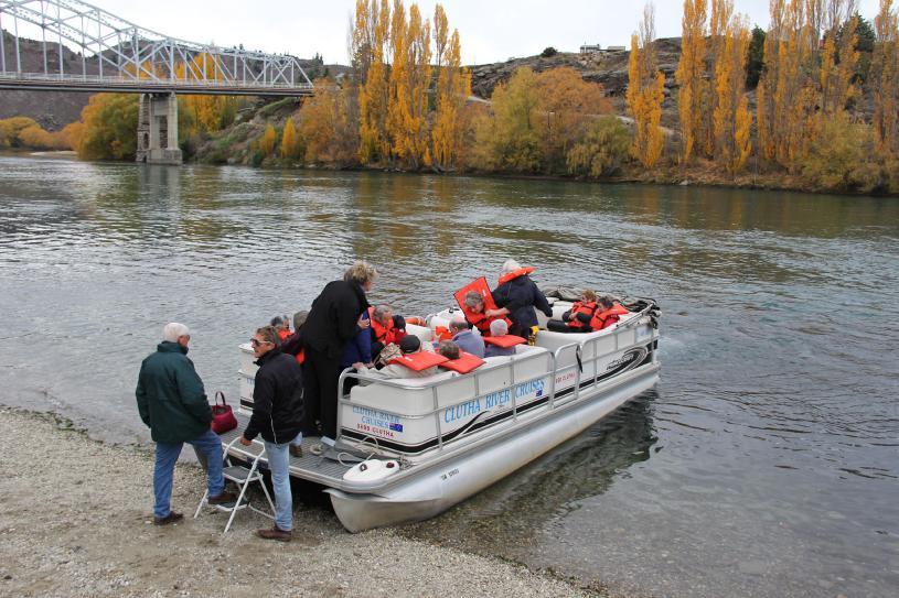 This afternoon we join a heritage cruise on the mighty Clutha River.