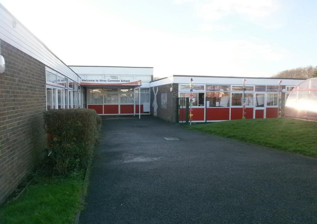 School location Wray Common Primary School is situated at the end of Kendal Close, a cul-de-sac in a suburban residential