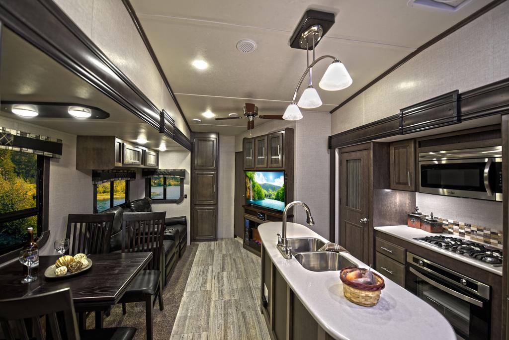 Cruiser 3351BH - Dogwood Decor Our most popular selling Cruiser floorplan can be