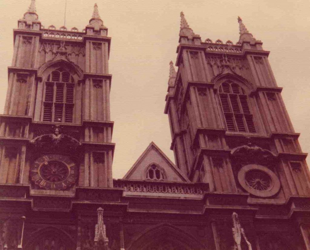 Westminster Abbey London, 3 December 1976. Since I last wrote I have kept up my busy routine. Yesterday morning My-Van and I set off for Greenwich, where we spent the whole day.