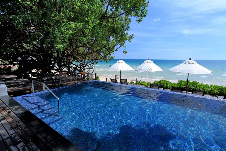 Relaxation & Leisure Set along the palm fringed white sands of Ao Prao Beach, you can fully enjoy the peace and relaxation of this dream island setting.