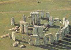 Kildare. Kasnije je Aurelius Ambrosius, kralj drevnih Britona, naredio Merlinu da kamenje prenese iz Irske na Britansko kopno i konstruira Stonehenge.