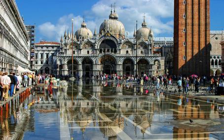 Arrive Venice airport. Private transfer by bus to Venice Hotel. (local restaurant).